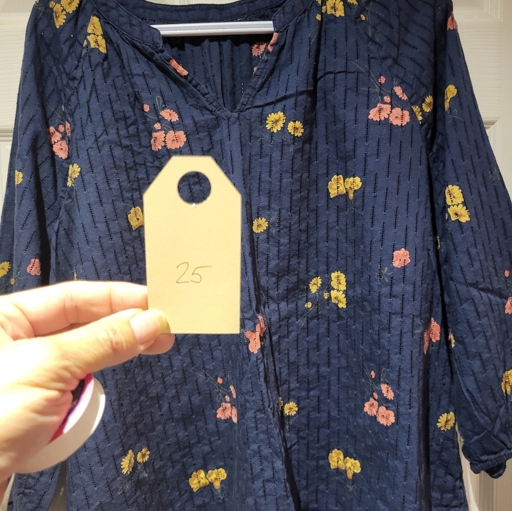 99 - floral top - Picture 2 of 3